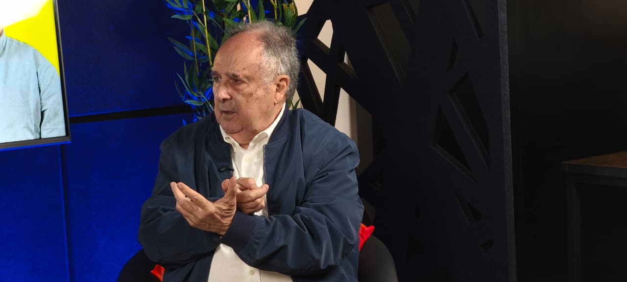 Cristovam defende educação e tecnologia como motor para distribuição de renda