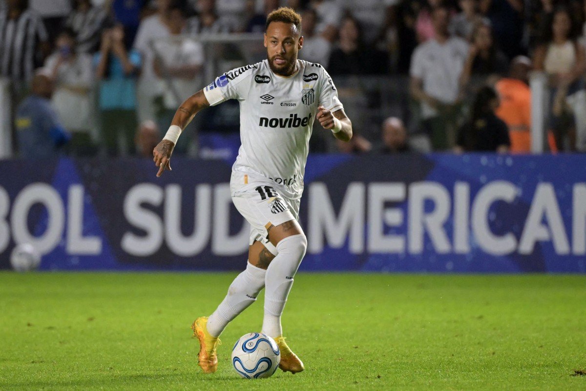 Cuca não garante Neymar em decisão contra o Remo por participação em leilão