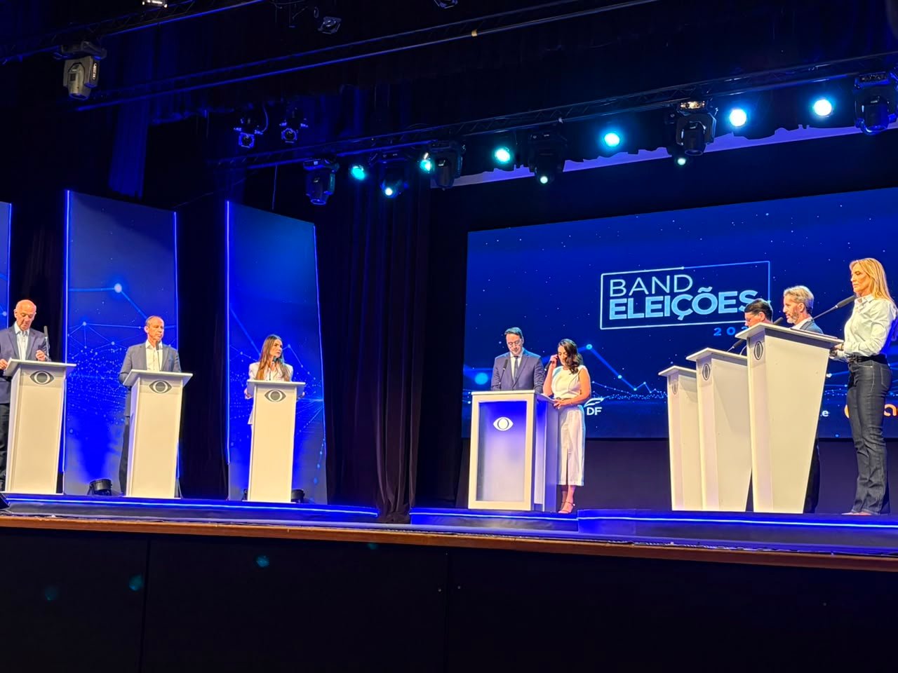 Debate da Band começa com união de candidatos contra Celina Leão
