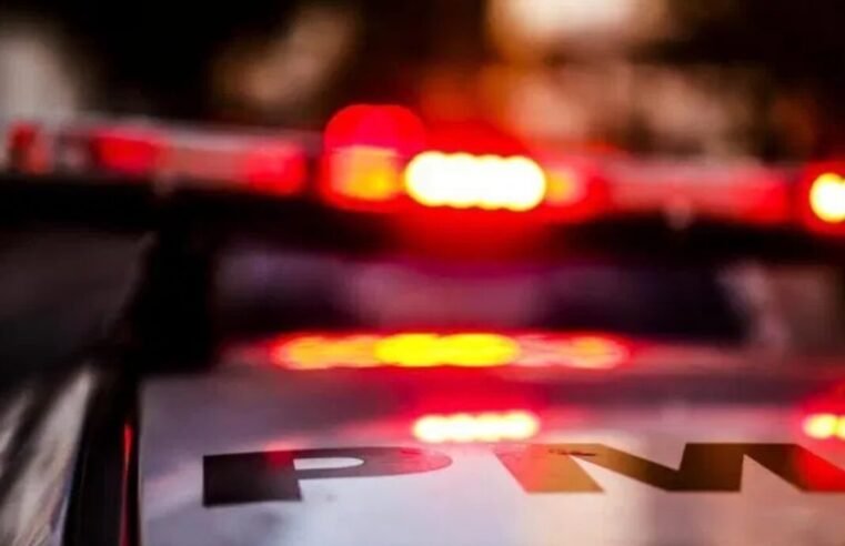 Dois policiais ficam feridos após viatura capotar na EPNB