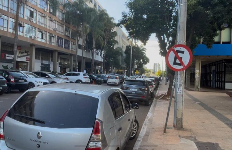 Dupla é presa suspeita de roubar e deixar vítima sem roupas no Setor Comercial Sul