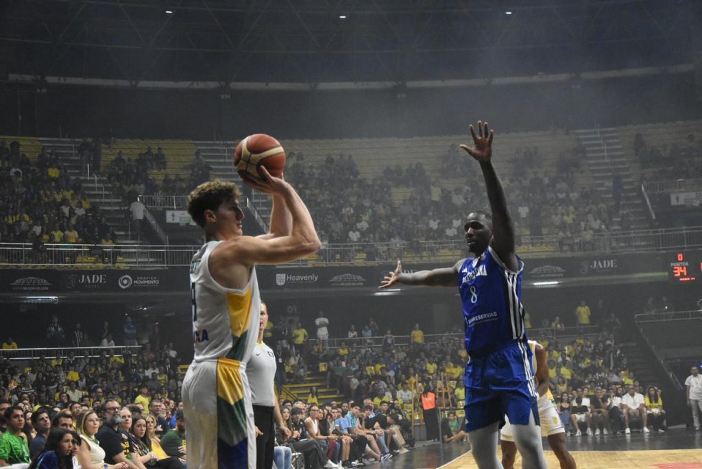 Eliminatórias da Copa de Basquete: Brasil perde invencibilidade contra República Dominicana no Nilson Nelson