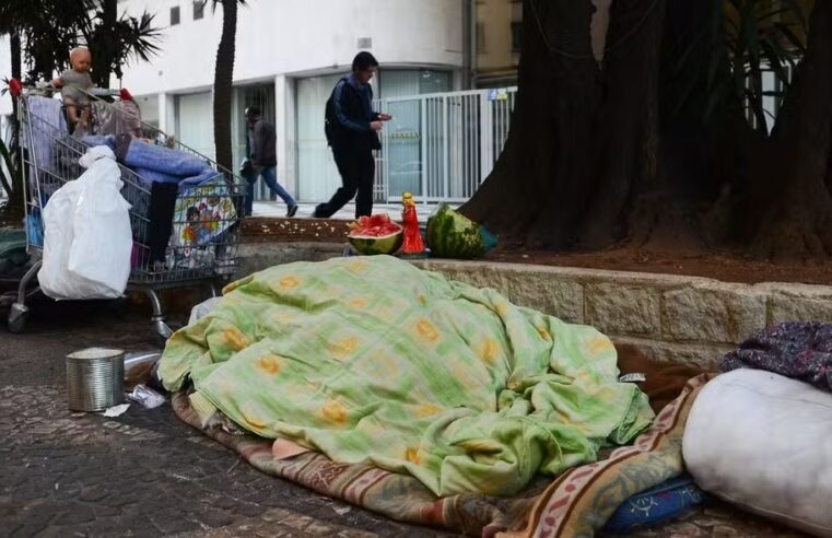 Entre a rua e o acolhimento