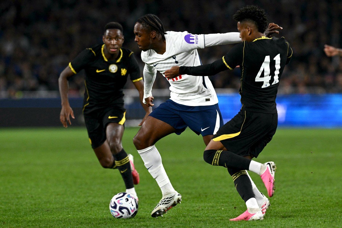 Estêvão marca após lesão, mas Tottenham bate Chelsea com gol de Richarlison