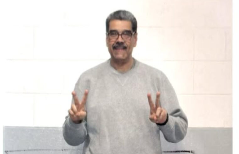 Ex-ditador Maduro ressurge em fotos preso nos EUA: ‘Estamos firmes’