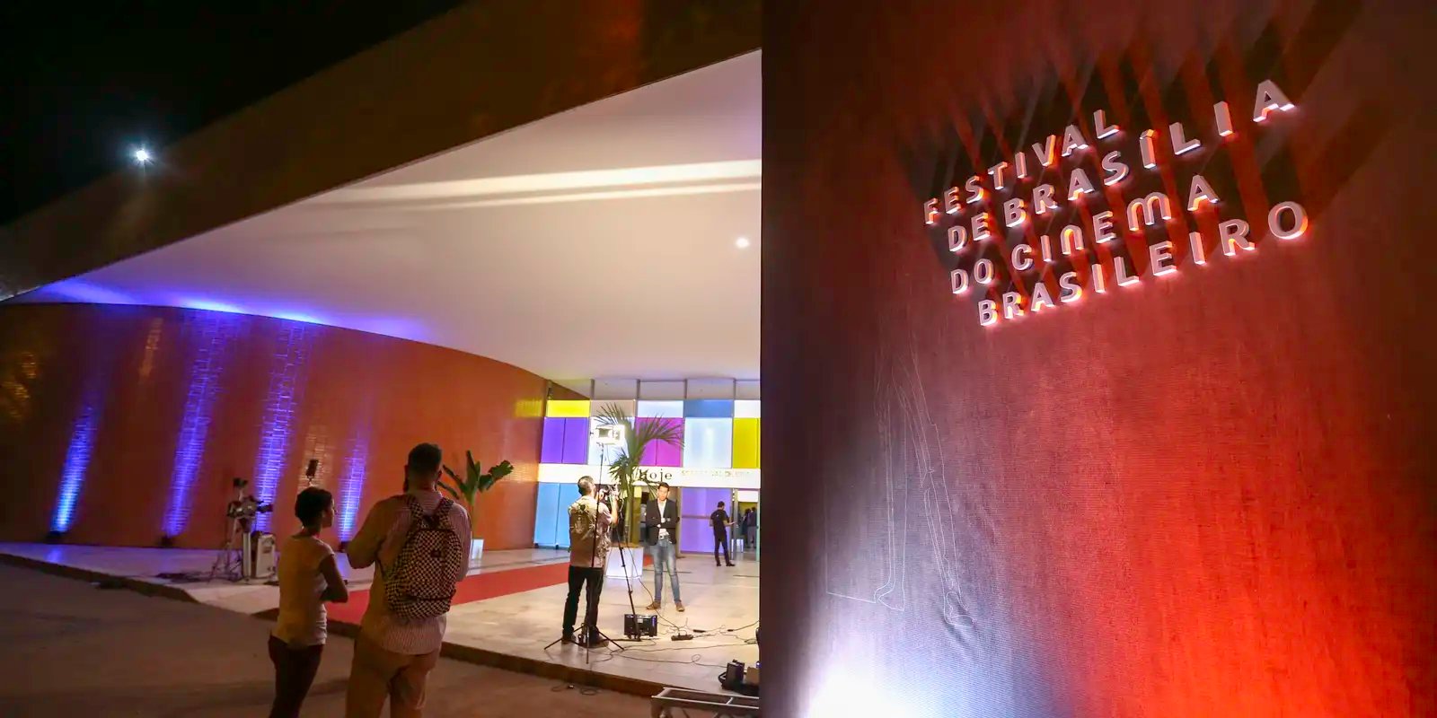 Festival de cinema de Brasília é cancelado; classe artística repudia