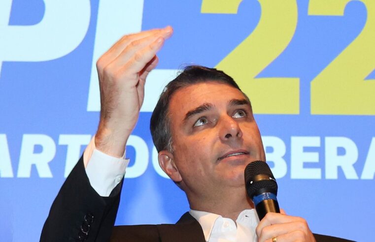 Filho mais velho de Bolsonaro, Flávio disputa a Presidência pelo PL