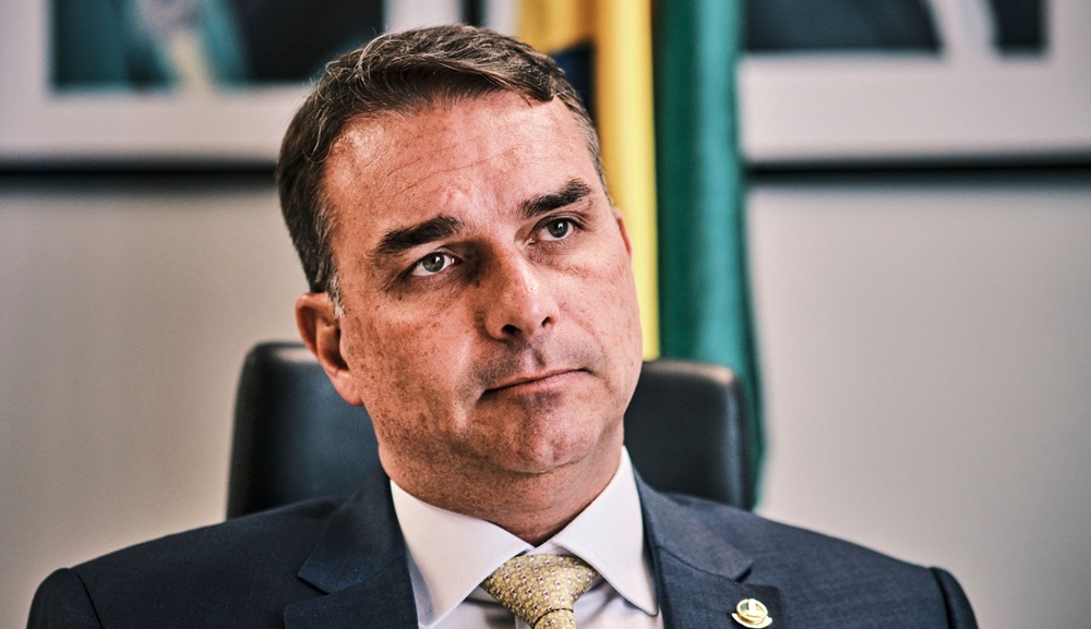 Flávio Bolsonaro quer revisar reforma tributária e desoneração fiscal