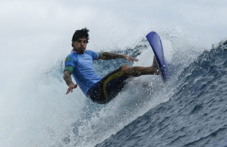 Gabriel Medina sofre ferimento na cabeça durante treino no Taiti