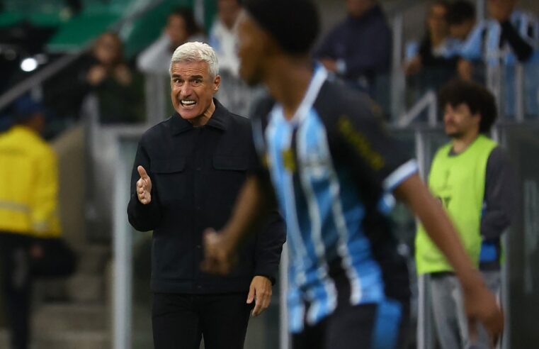 Grêmio vira diante da Chapecoense e fica com moral alta antes do Gre-Nal da Copa do Brasil