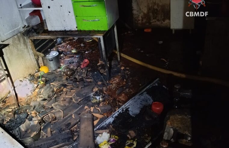Incêndio atinge residência durante a madrugada em Sobradinho