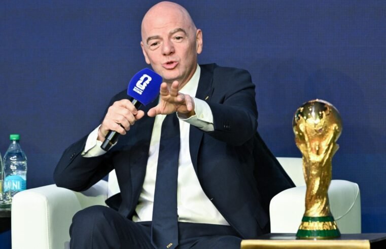 Infantino encontra presidente da Conmebol e reforça apoio sul-americano em meio à crise na Fifa