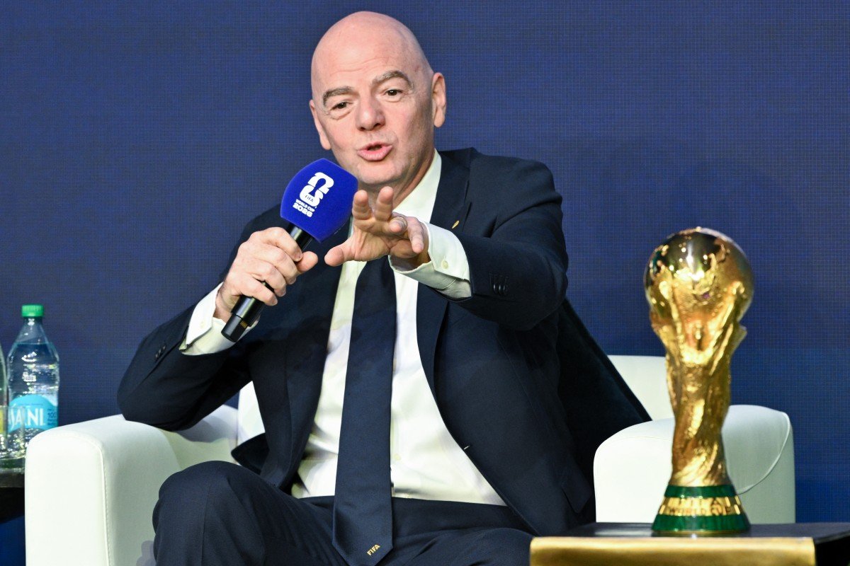 Infantino encontra presidente da Conmebol e reforça apoio sul-americano em meio à crise na Fifa