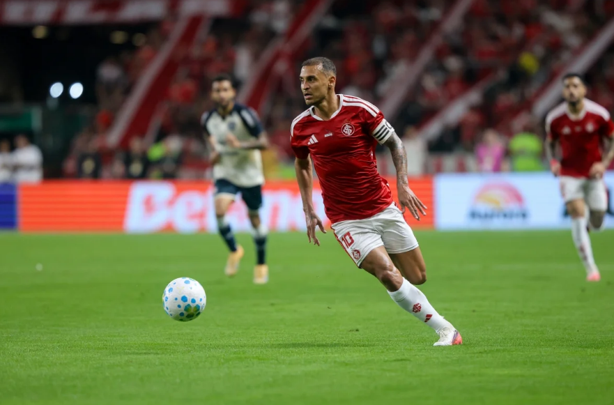 Internacional cede empate no fim e segue ameaçado pelo rebaixamento no Brasileirão
