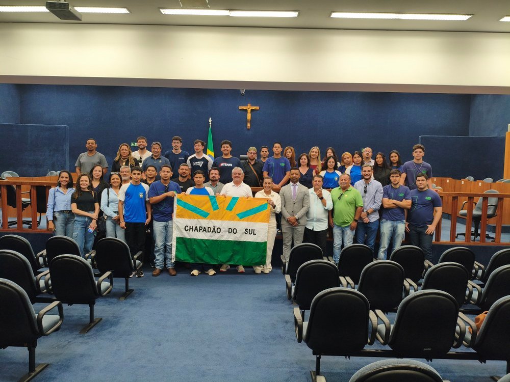 Juiz do TJDFT recebe estudantes de Chapadão do Sul em Brasília