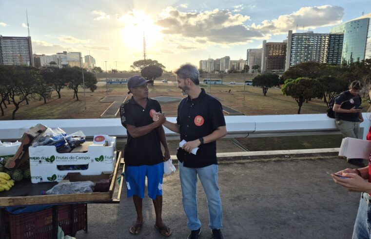 Leandro Grass cumpre agenda de campanha com caminhada e ato político