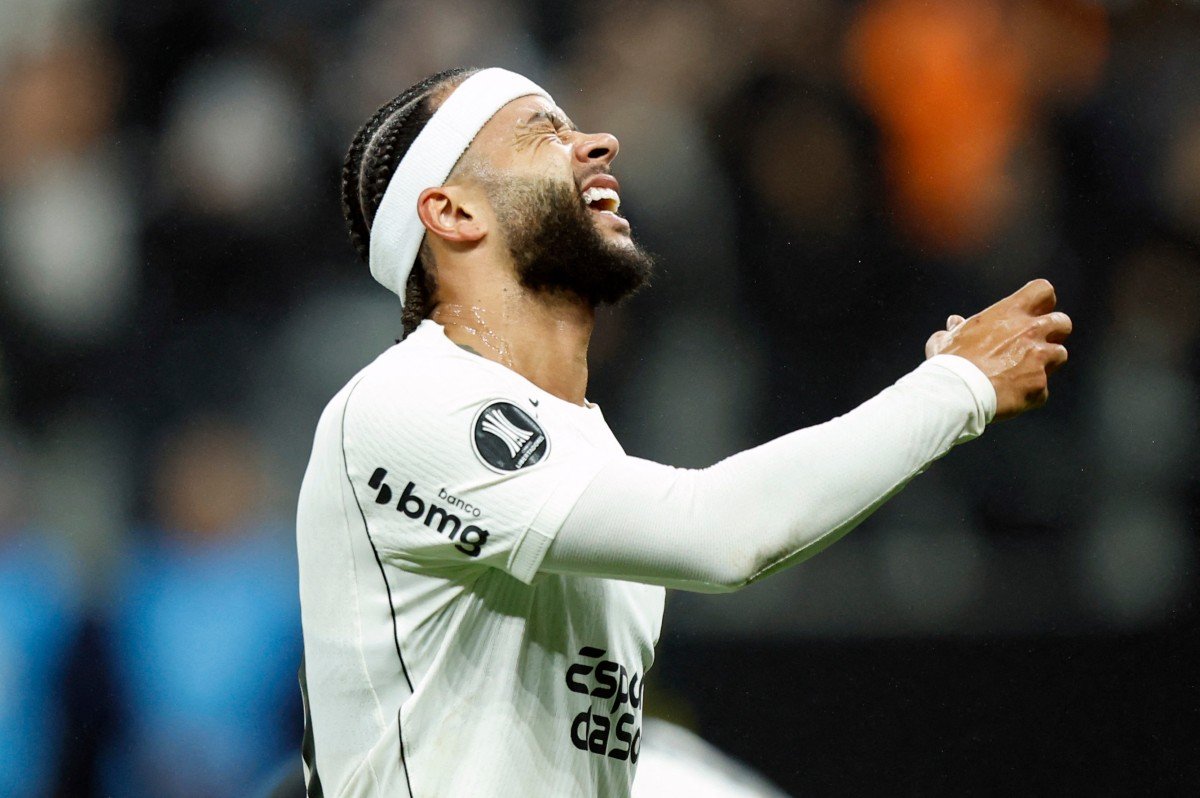 Memphis é aguardado no Corinthians terça-feira para fechar renovação