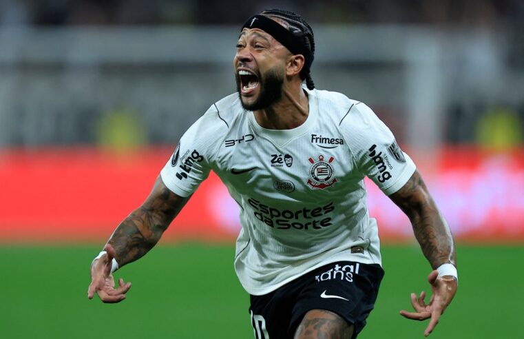 Memphis se pronuncia após clipe com sede do Corinthians em chamas: ‘Apenas arte’