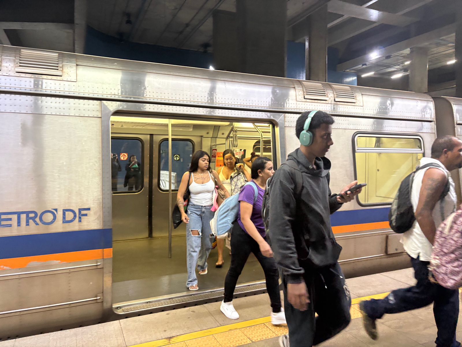 Metroviários do DF aprovam paralisação por tempo indeterminado a partir de 1º de setembro