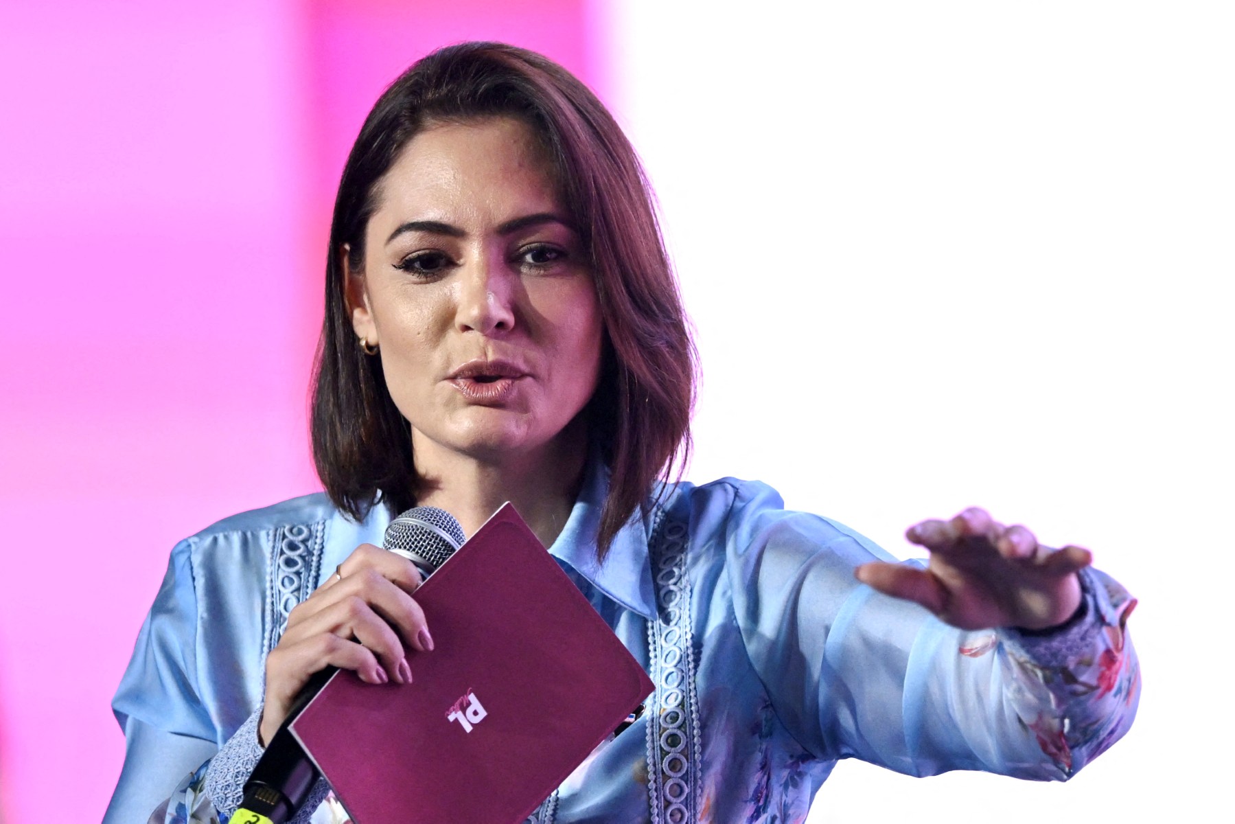 Michelle dispara na corrida pelo Senado e chega a 27,1% no DF