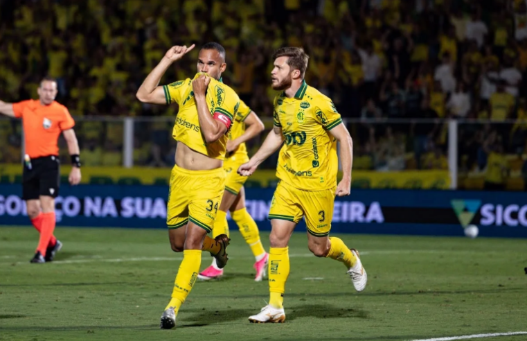 Mirassol cede empate no fim contra LDU (1-1) na ida das oitavas da Libertadores