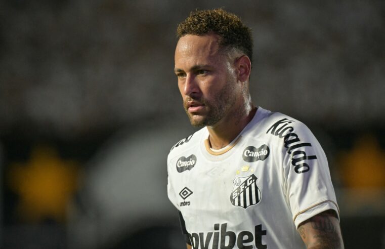 Neymar é relacionado no Santos para clássico com Corinthians um dia após não treinar por gripe