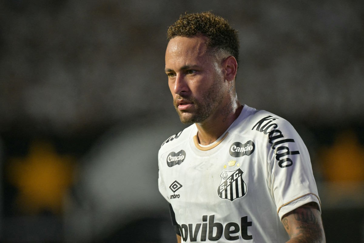 Neymar é relacionado no Santos para clássico com Corinthians um dia após não treinar por gripe