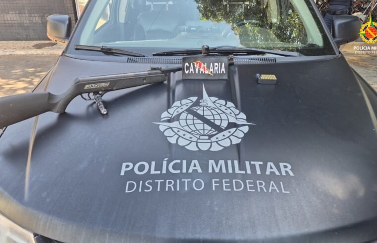 PM apreende carabina modificada e 42 munições durante abordagem em Santa Maria