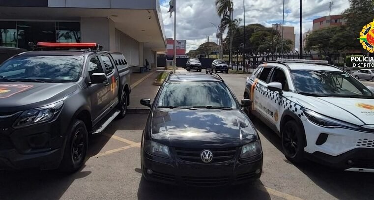 PM recupera carro roubado e leva mulher à delegacia no DF