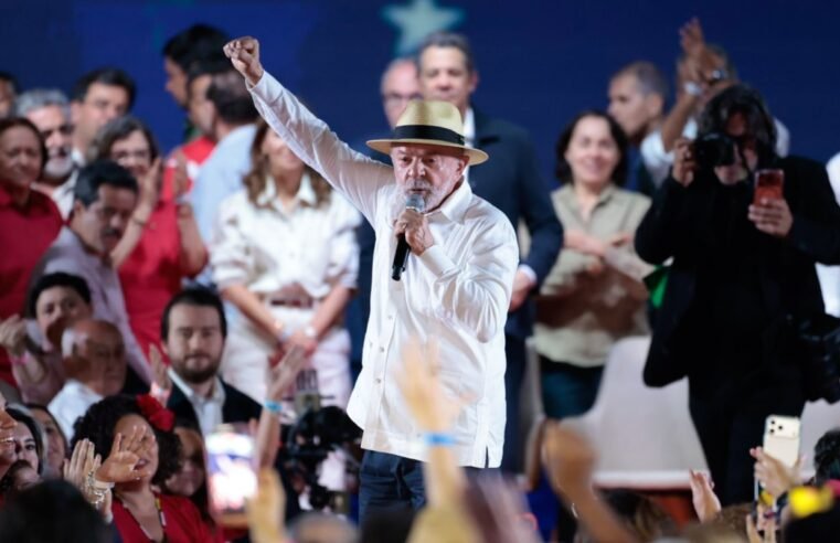 PT oficializa candidatura de Lula à Presidência