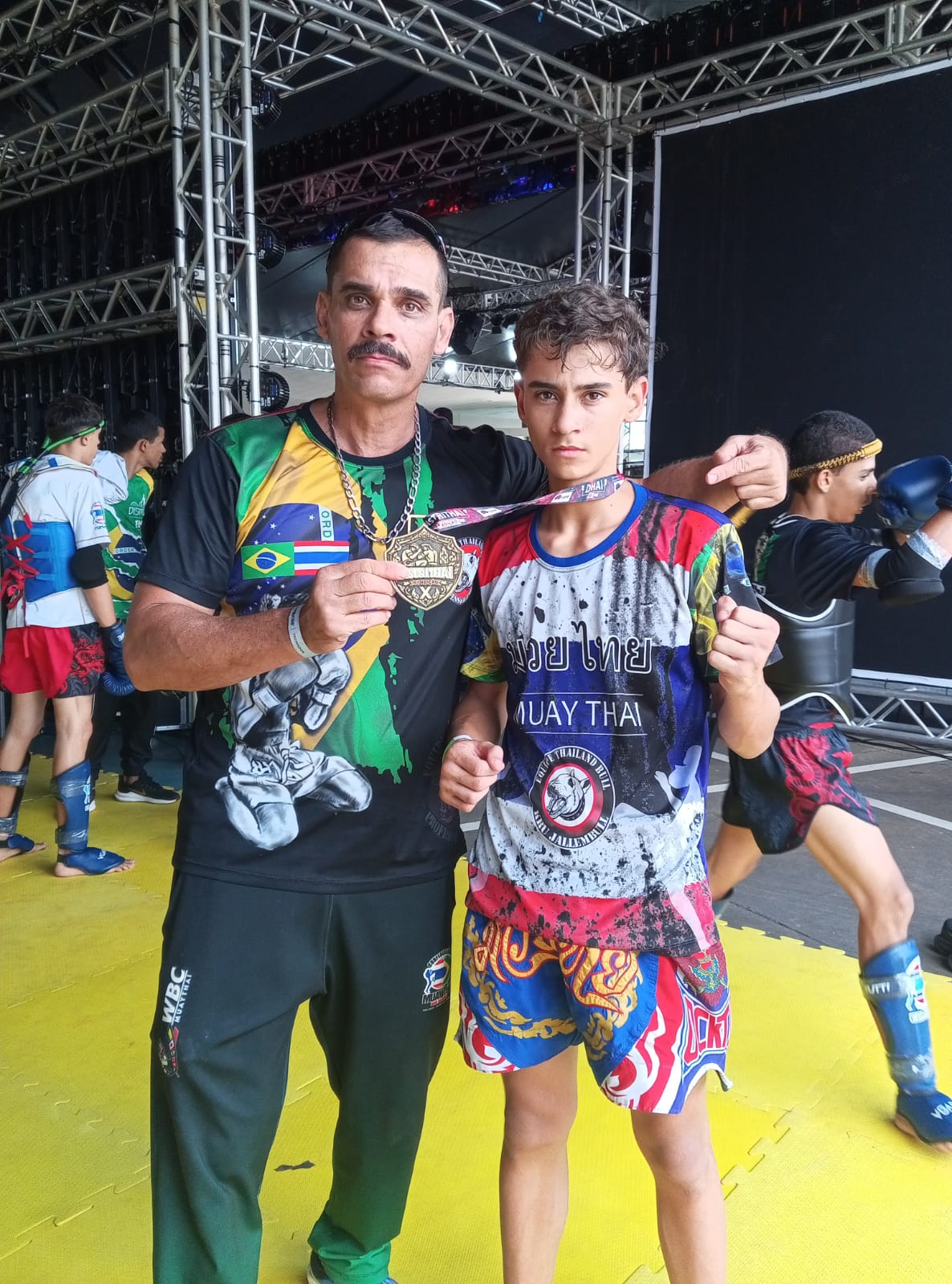 Pai e filho, de uma garagem no Paranoá para um mundial na Cidade do México