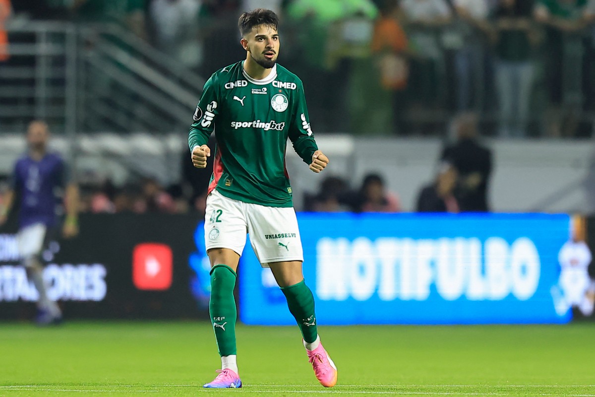 Palmeiras acorda no 2º tempo, goleia o Vasco e volta a abrir vantagem na ponta do Brasileirão