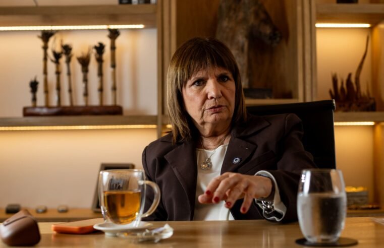 Patricia Bullrich defende apoio de Milei a Flávio e cobra retorno de embaixador brasileiro
