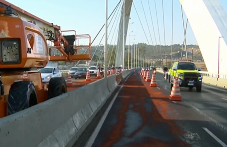 Ponte JK tem faixas liberadas, mas acesso ao Lago Sul é bloqueado