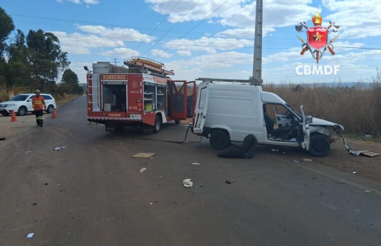 Quatro pessoas ficam feridas após colisão entre carros em Sobradinho