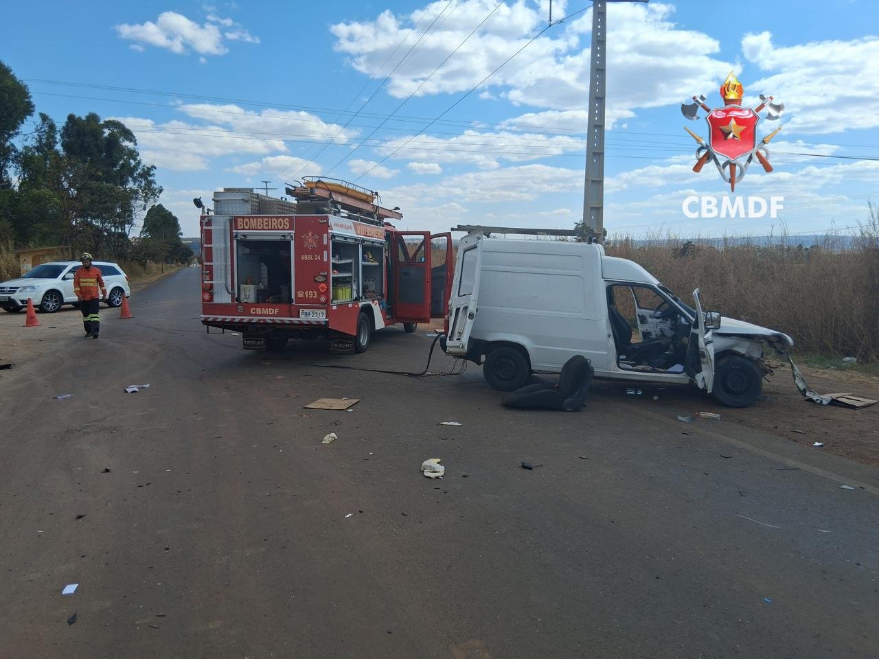 Quatro pessoas ficam feridas após colisão entre carros em Sobradinho