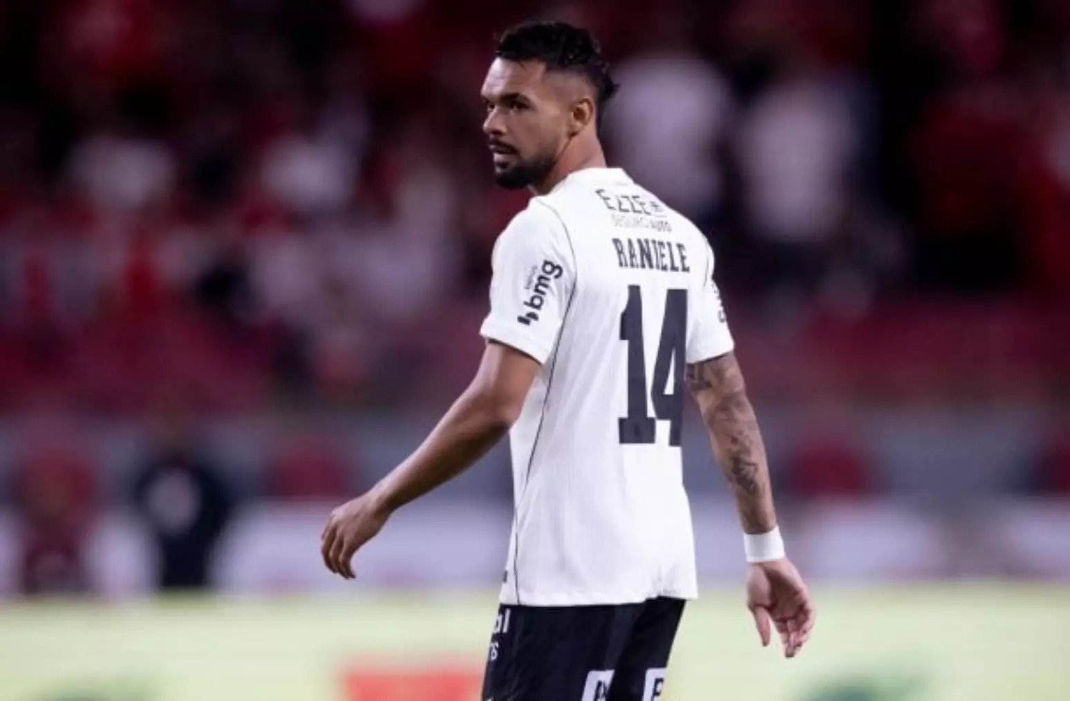 Raniele se desculpa por expulsão que poderia eliminar o Corinthians: ‘Total noção do meu erro’