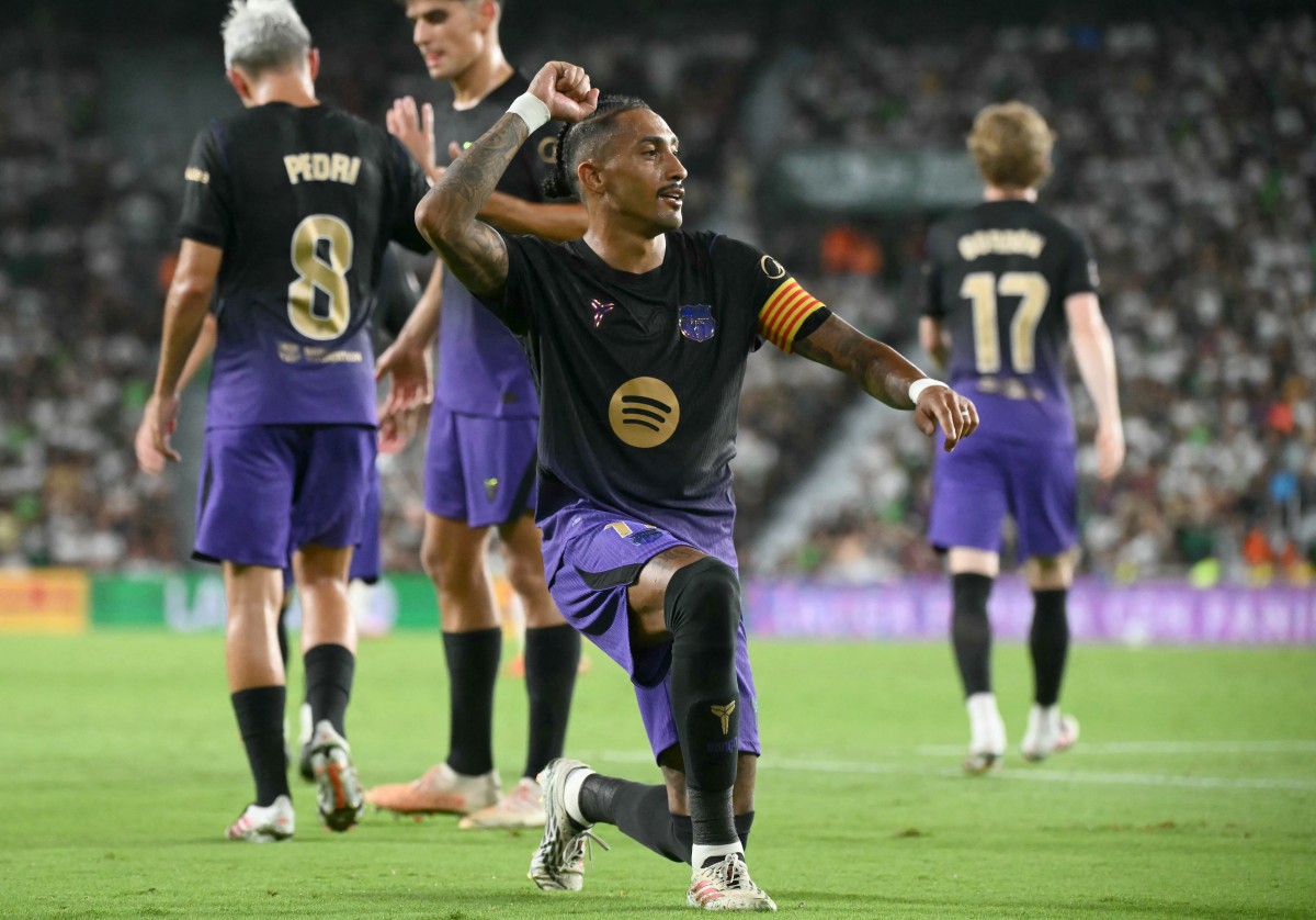 Raphinha ganha força no Barcelona para assumir a camisa 9