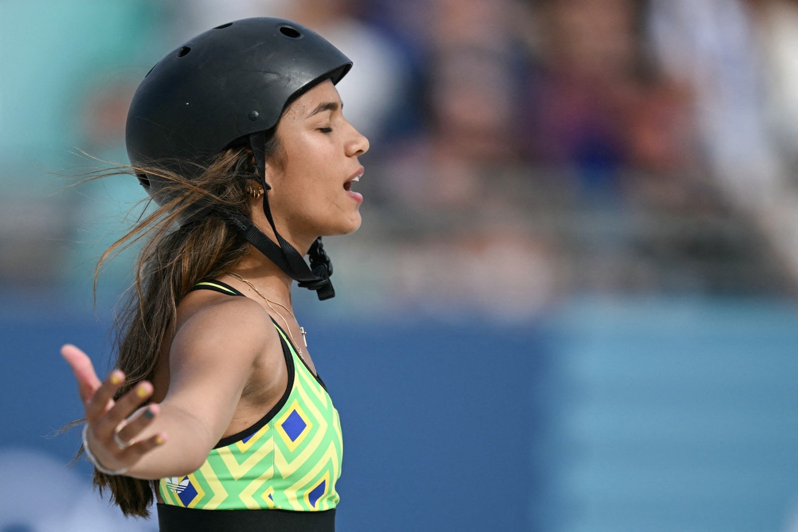 Rayssa Leal derrota rival japonesa no fim e é campeã do SLS Rio Takeover