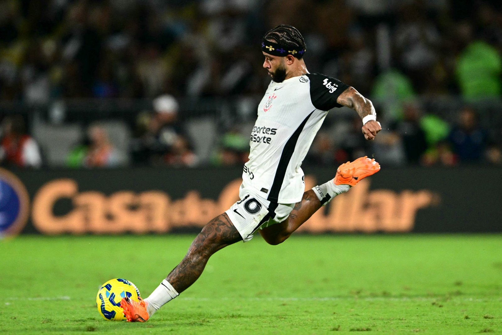 Renovação com Memphis causa turbulência no Corinthians e derrete Stábile politicamente