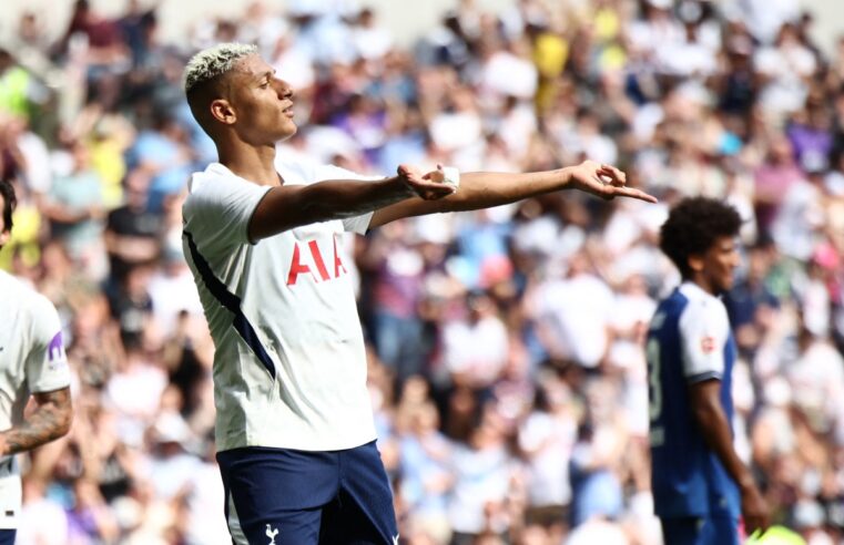 Richarlison pede para sair do Tottenham e não é relacionado em jogo da Premier League