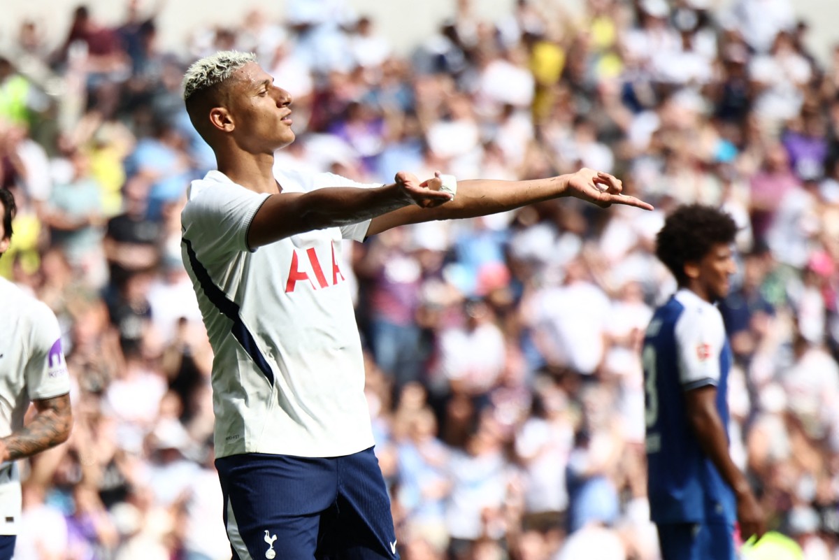 Richarlison pede para sair do Tottenham e não é relacionado em jogo da Premier League