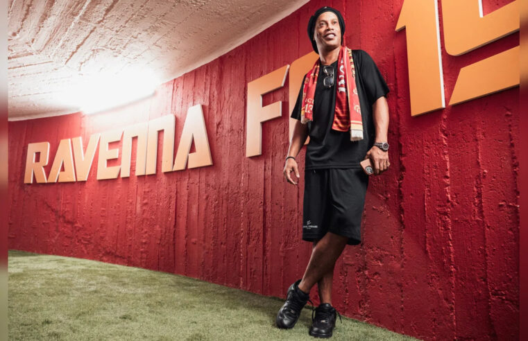 Ronaldinho pode voltar aos gramados aos 46 anos e buscar gol histórico