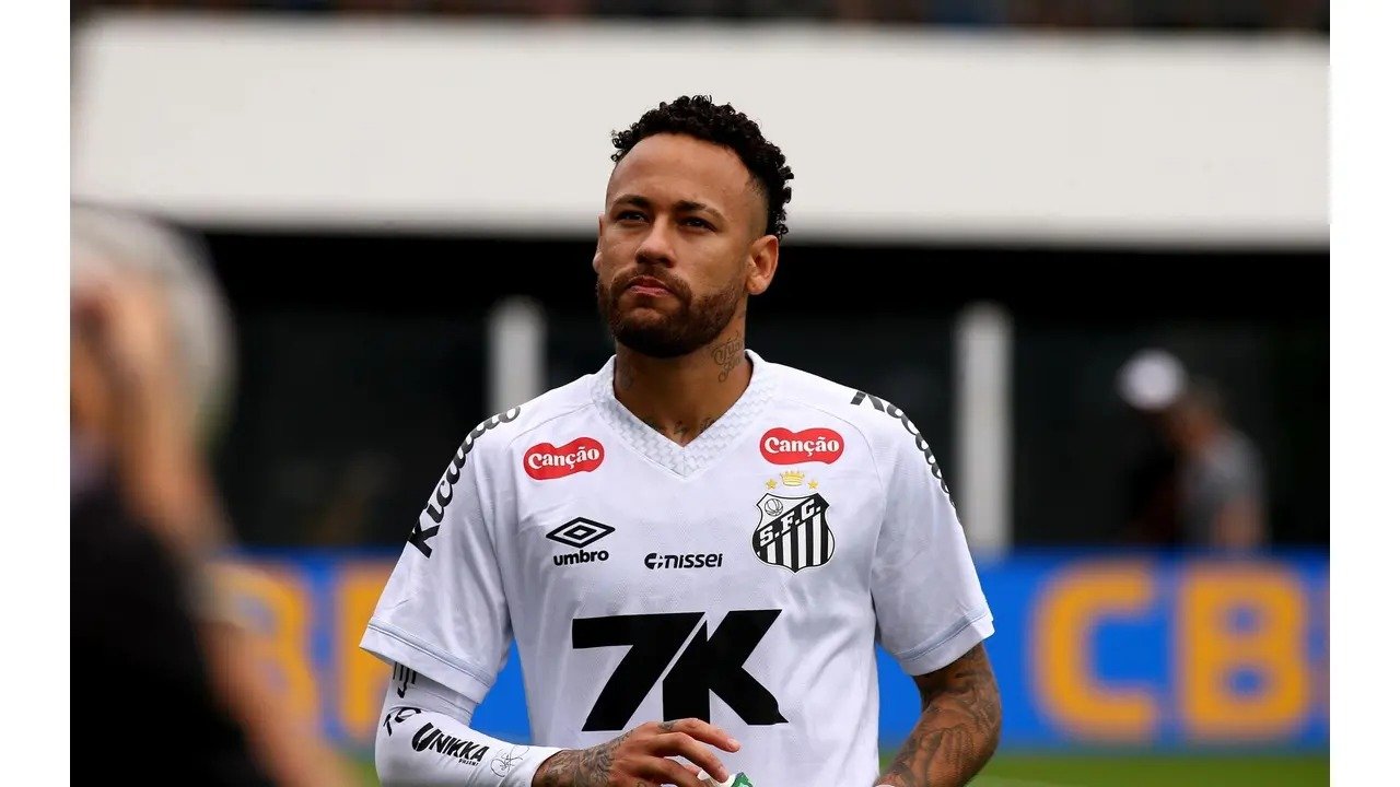 Santos diz que Neymar viaja amanhã e estará disponível contra o Remo