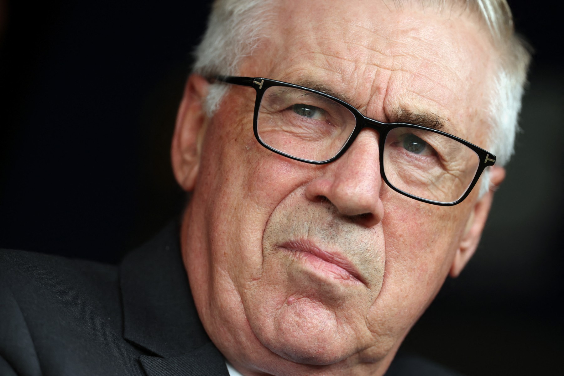 Sob os olhares de Ancelotti, João Pedro se destaca e Chelsea derrota o Brighton
