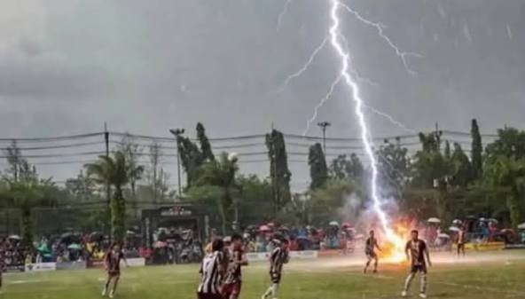 Tailândia: raio atinge jogadores em partida de futebol, mata atleta e deixa ao menos 9 feridos