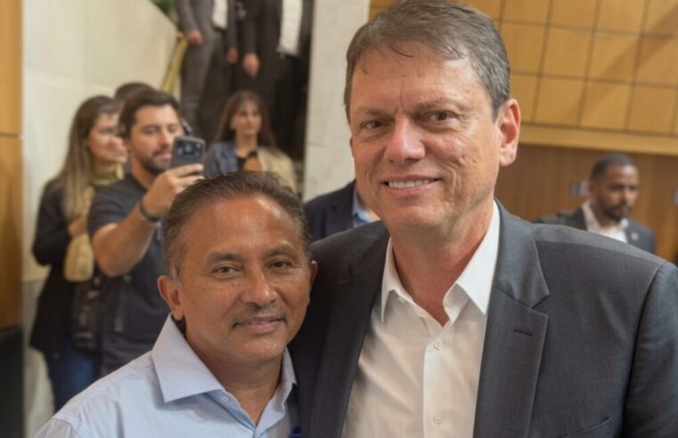 Tarcísio de Freitas apoia candidatura de Caneta Azul a deputado federal