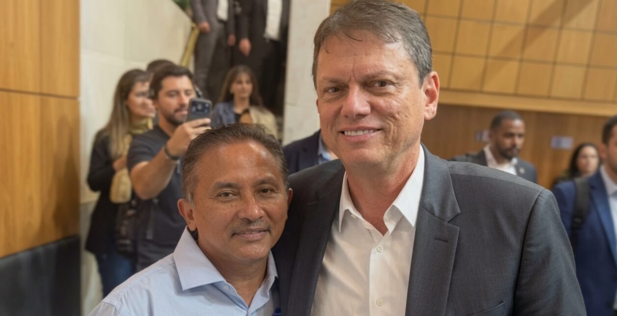 Tarcísio de Freitas apoia candidatura de Caneta Azul a deputado federal