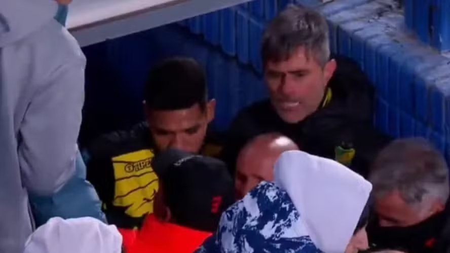 Técnicos brigam após empate entre Vélez e Defensa y Justicia