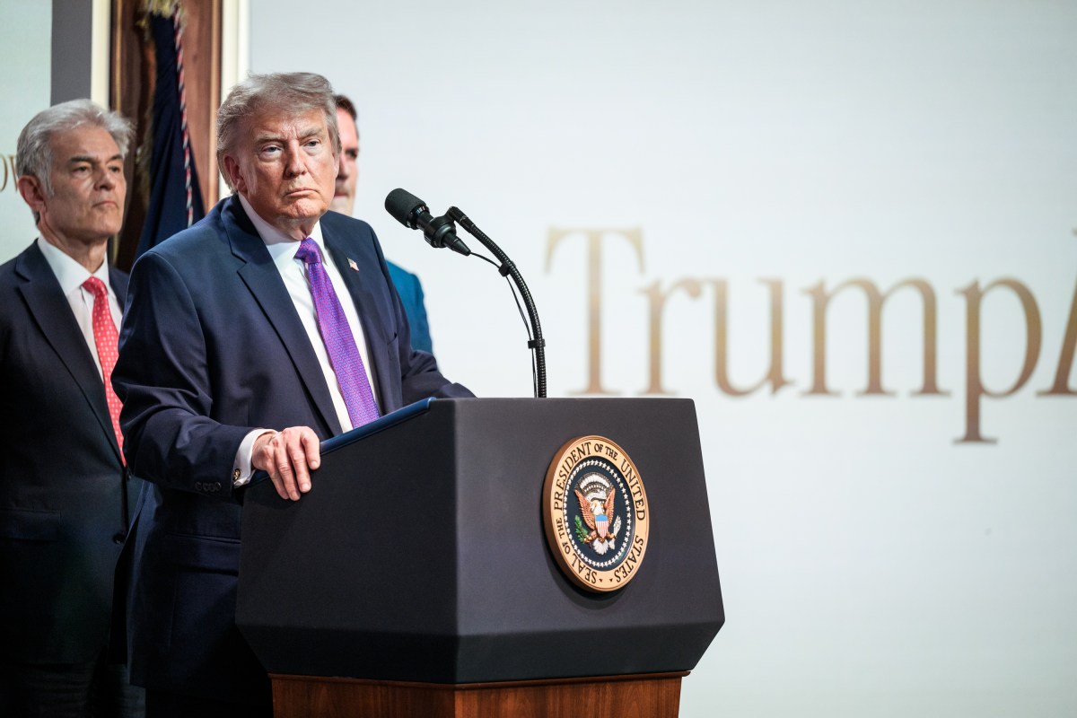 Trump anuncia tarifaço contra o Canadá em 50% sobre automóveis e aço